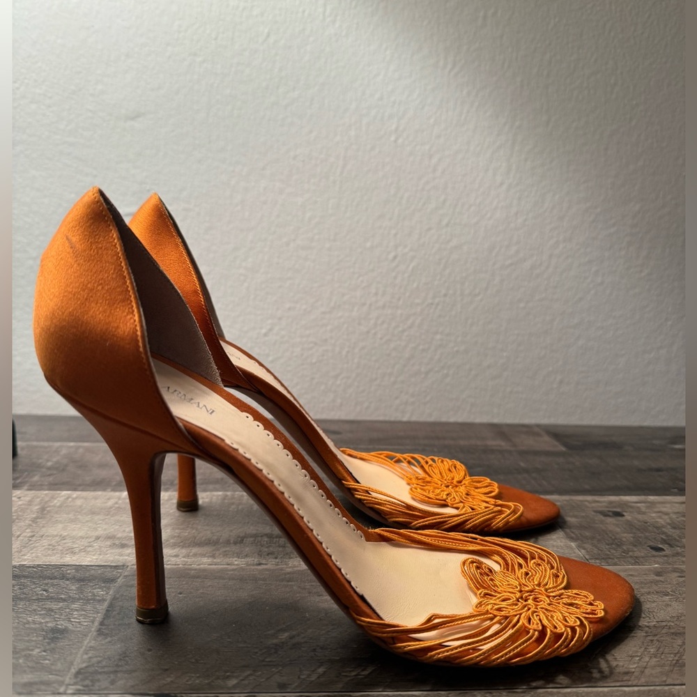 Worn once for a photoshoot, 39.5 size, too narrow for my feet